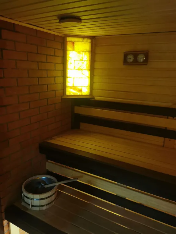 Уютный коттедж из бруса с бассейном