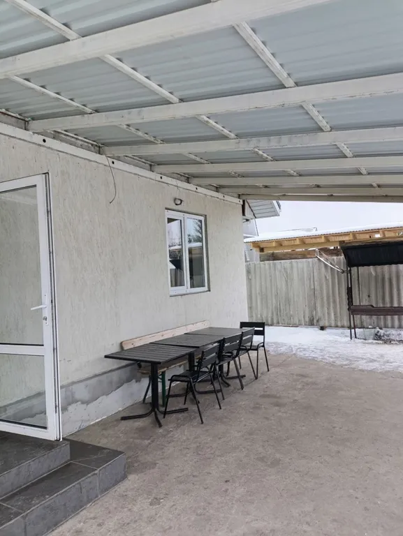 Уютный дом у озера