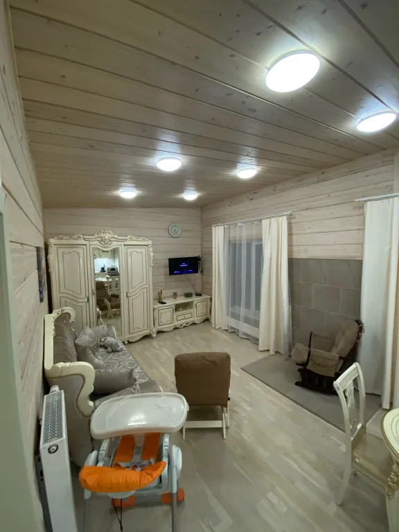 Загородный дом с видом на озеро