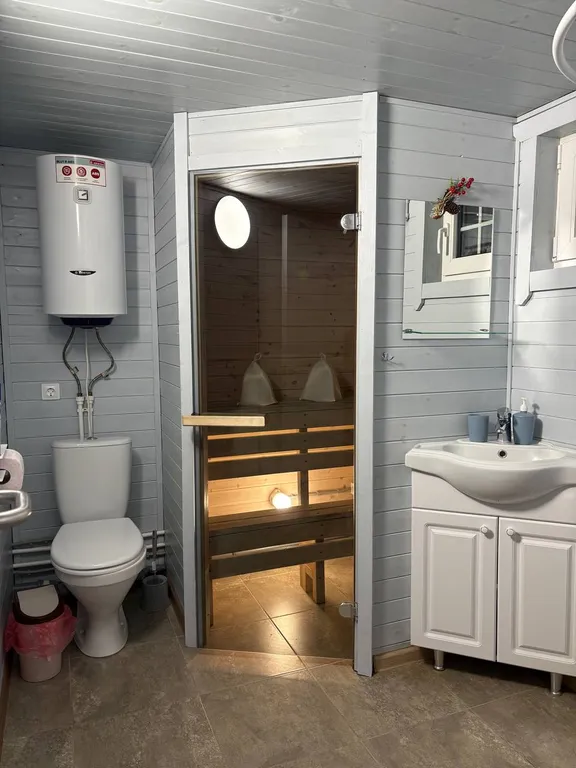 Дом с сауной на берегу реки