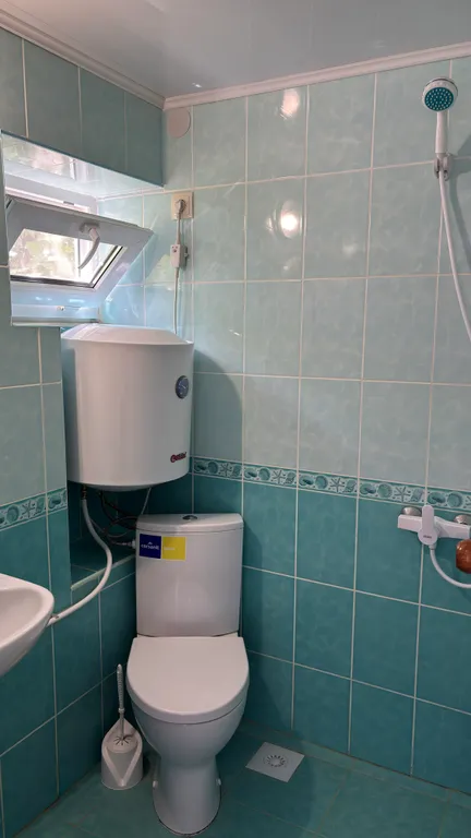 Двухместная комната среди гор и моря