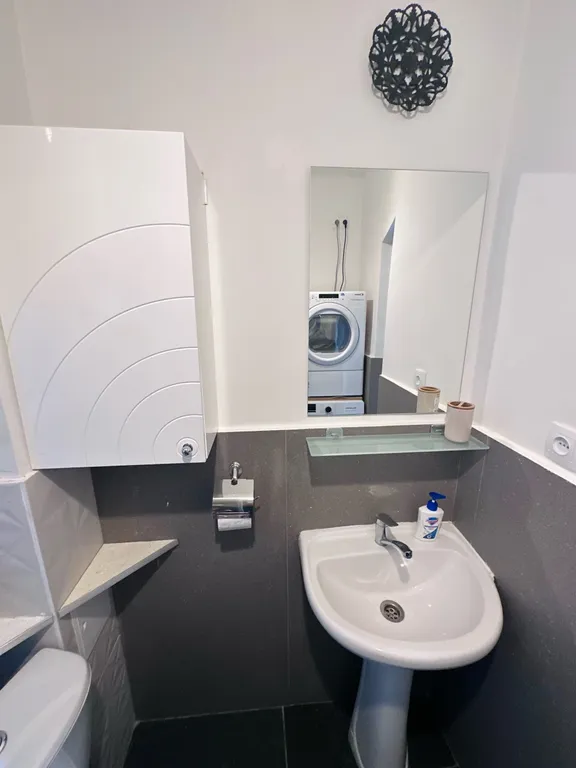 Апартаменты "Матисс" в 300 м от песчаного пляжа,балкон с видом на море