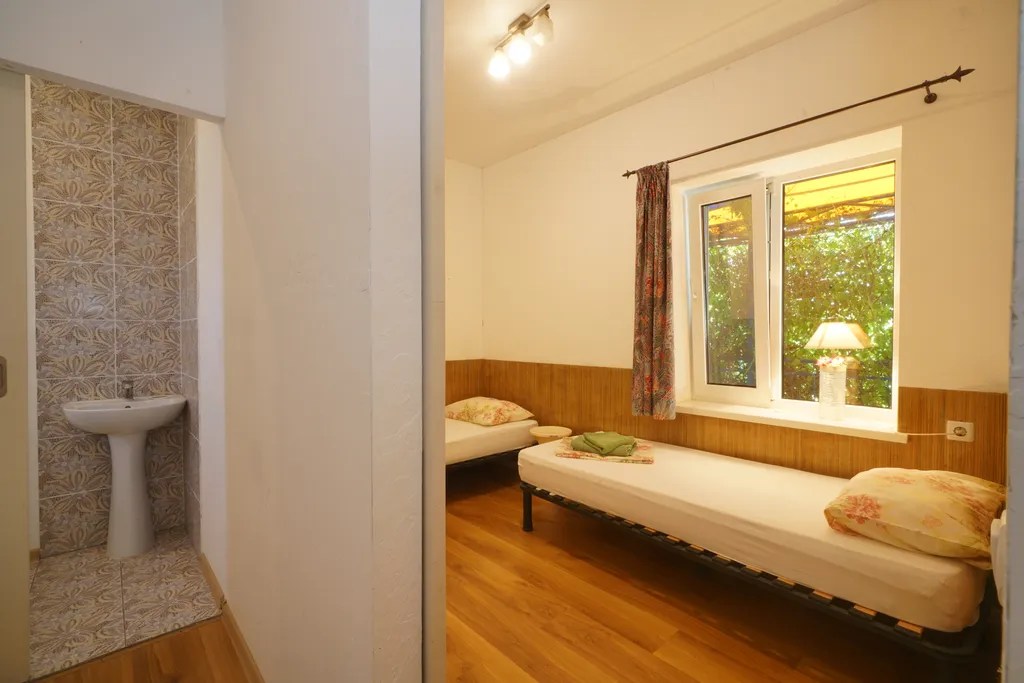 Двухэтажный номер на берегу залива Донузлав