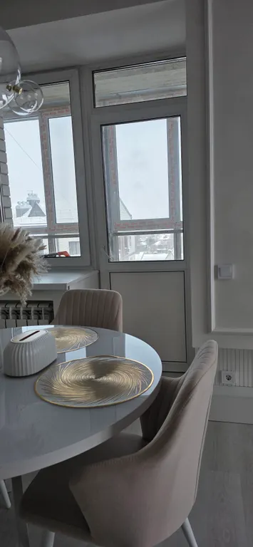 Новая, красивая, солнечная квартира с дизайнерским ремонтом.