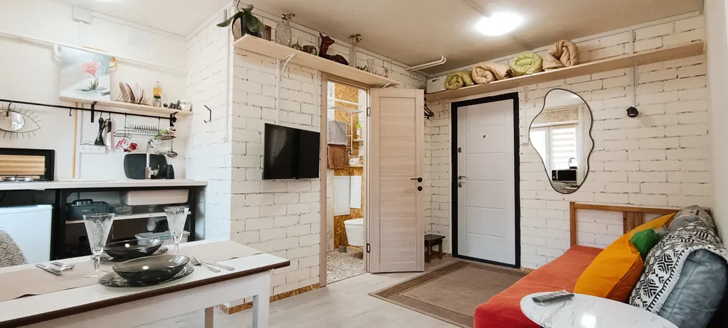 Душевное жилье над пиццерией, небольшая, но очень уютная студия