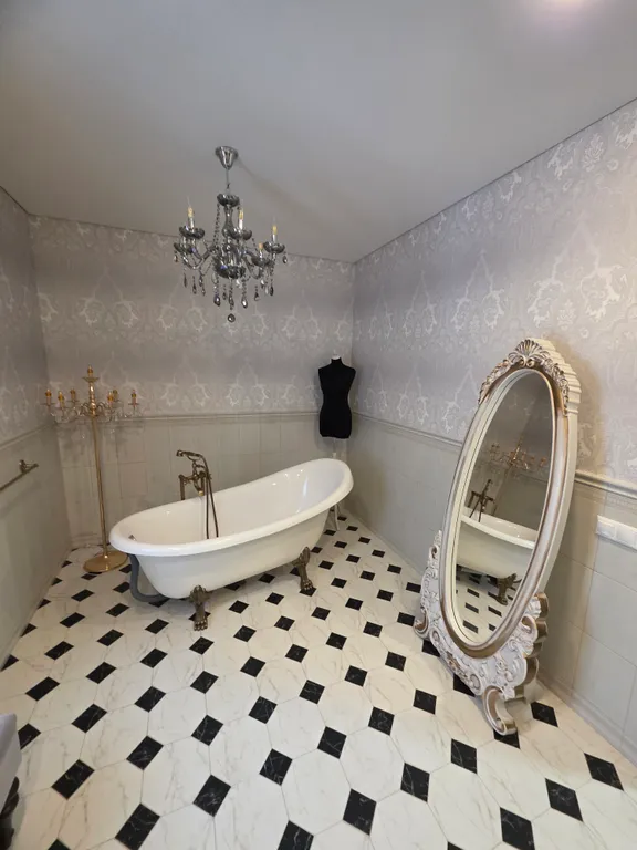 Загородный дом с бассейном и банкетным залом