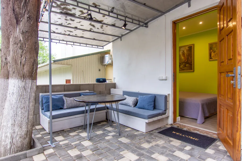 Квартира Квартира Комфортабельный номер с собственной закрытой террасой — Алушта