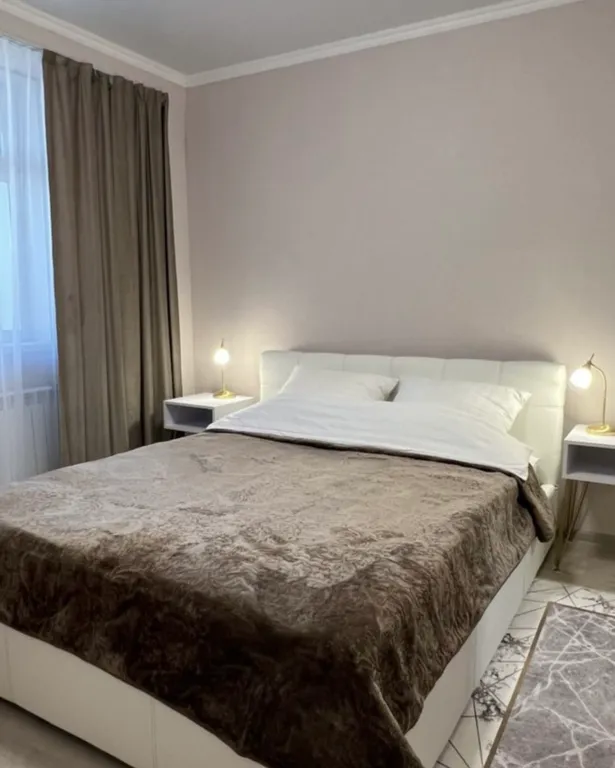 Уютная 2-комнатная квартира в центре города — аренда посуточно в Ачинск