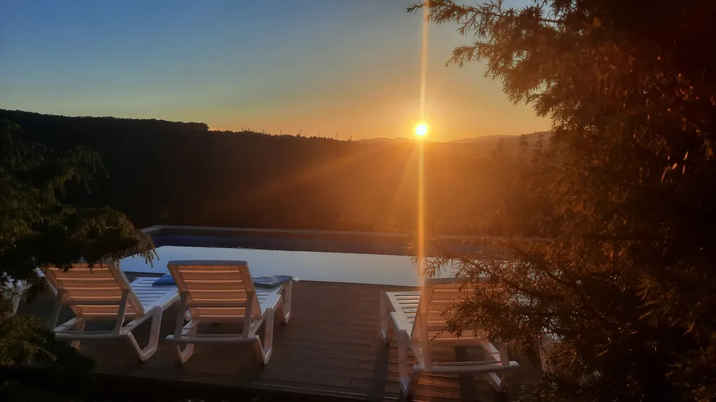 Уютный коттедж с теплым бассейном и видом на холмы Б.Утриша