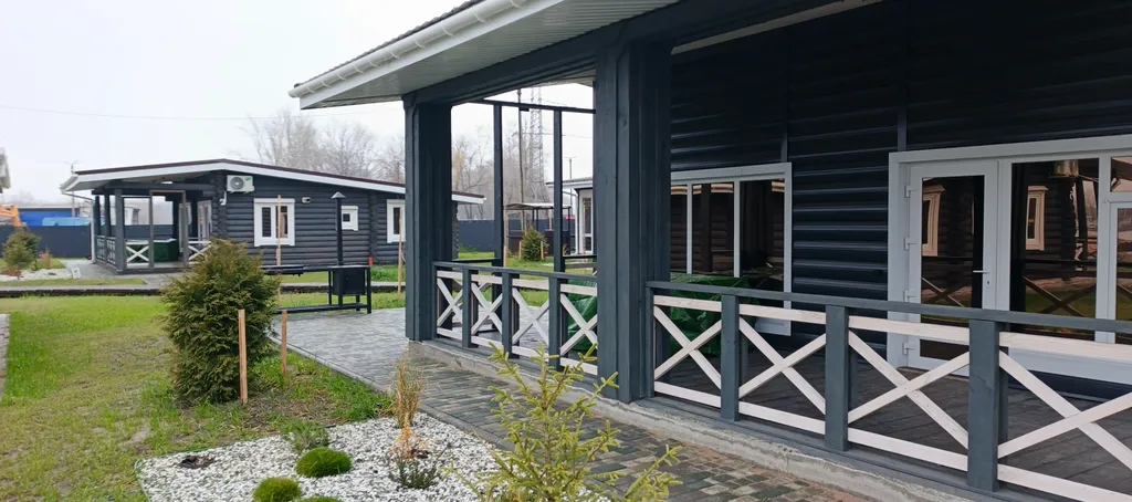 Срубовой дом на берегу Волги