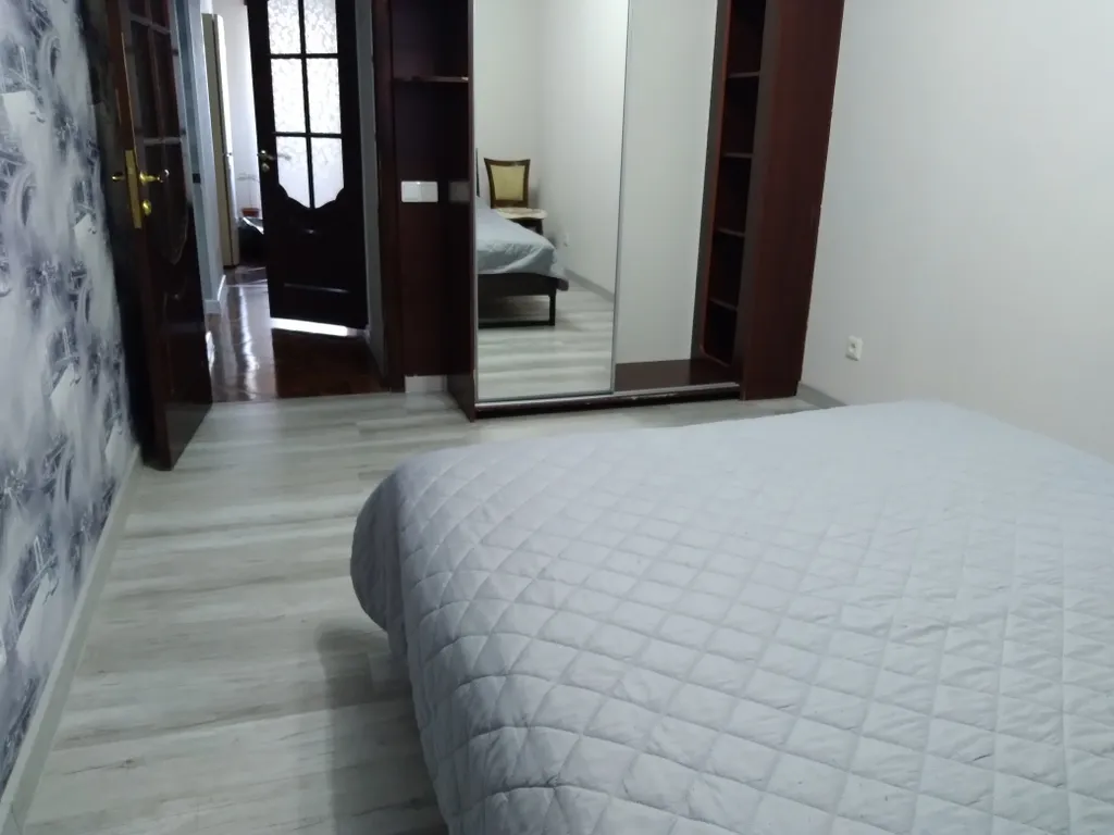 Семейная квартира рядом с Французским прудом