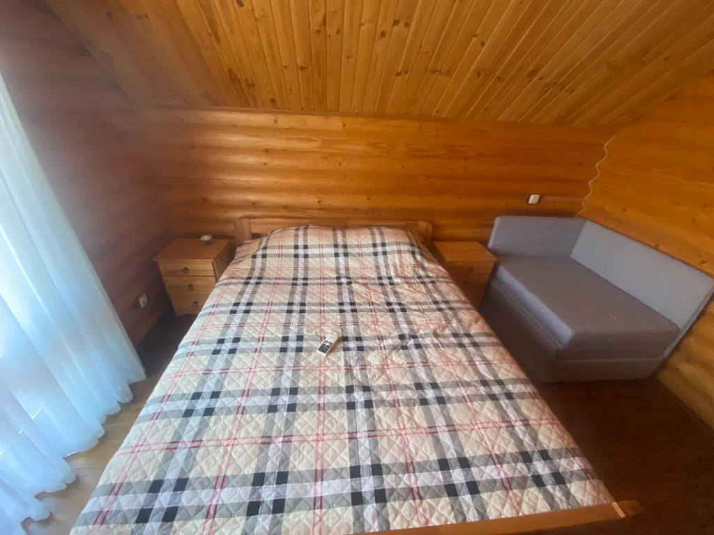 Деревянный сруб на Западном побережье Крыма