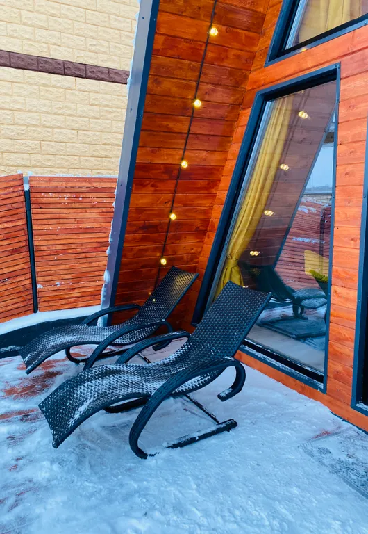 Треугольный дом A-фрейм с панорамными окнами Космос