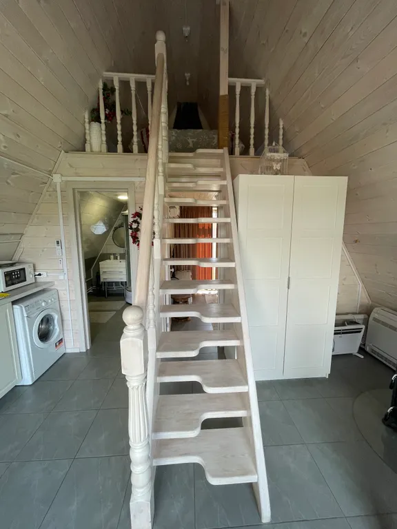 Загородный треугольный дом, с баней и чаном