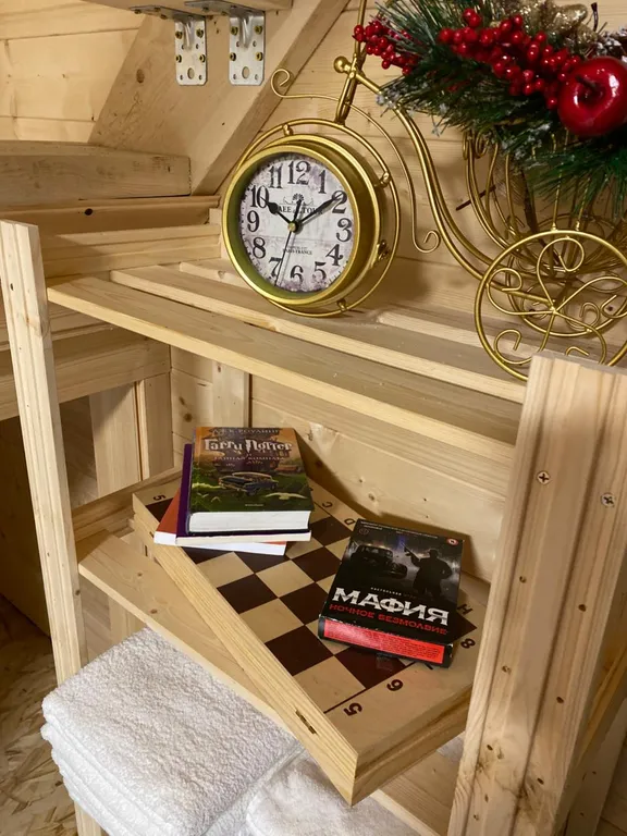 Дом в окружении леса и гор