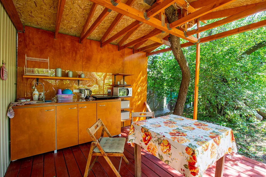 Домик с садом у заповедника