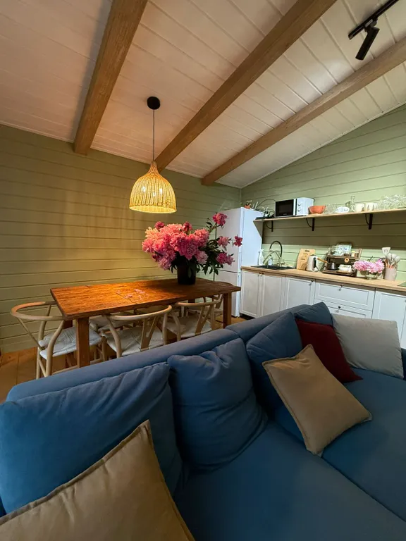 Домик в горах на берегу горной речки