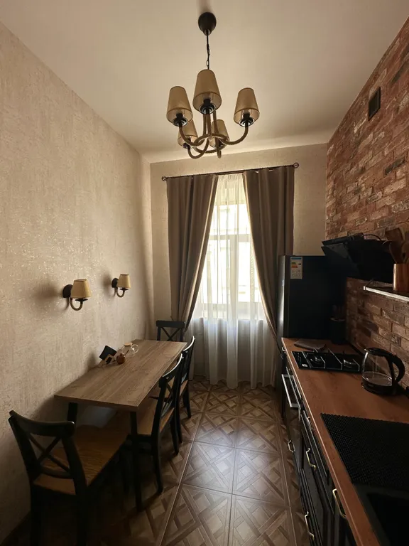 Квартира с новым ремонтом в центре