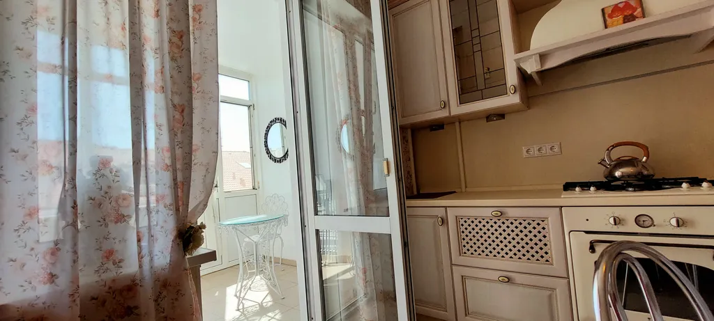 Большая уютная 2-комнатная квартира в тихом центре с 2мя балконами