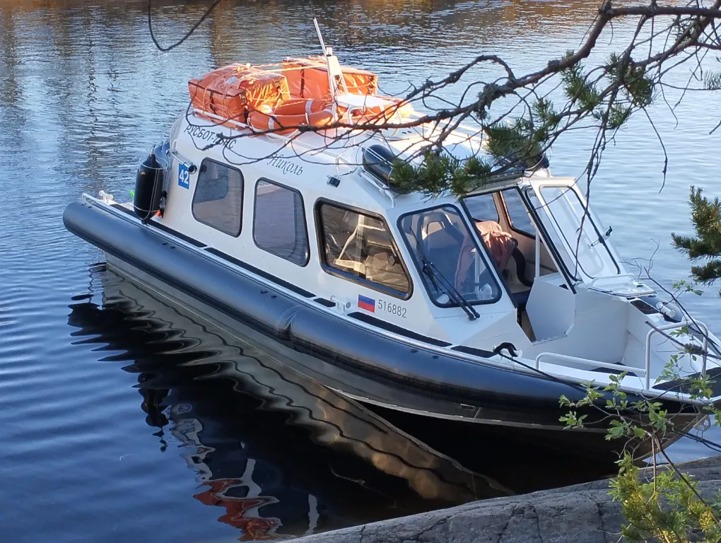 Дом из рубленого бревна с камином