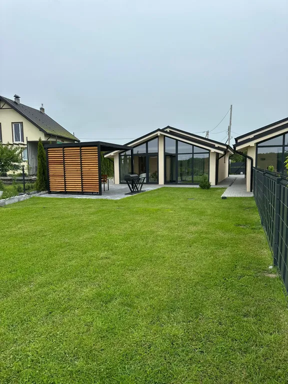 Уютный домик с видом на лес