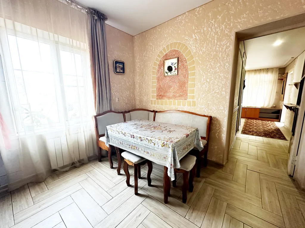 Уютная часть дома с просторным местом отдыха вблизи термальных вод