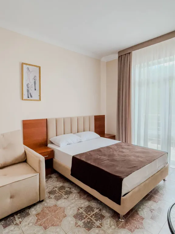 Трехместный номер с балконом