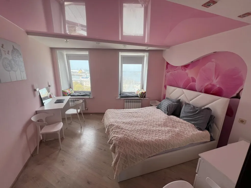 Видовая двухкомнатная квартира