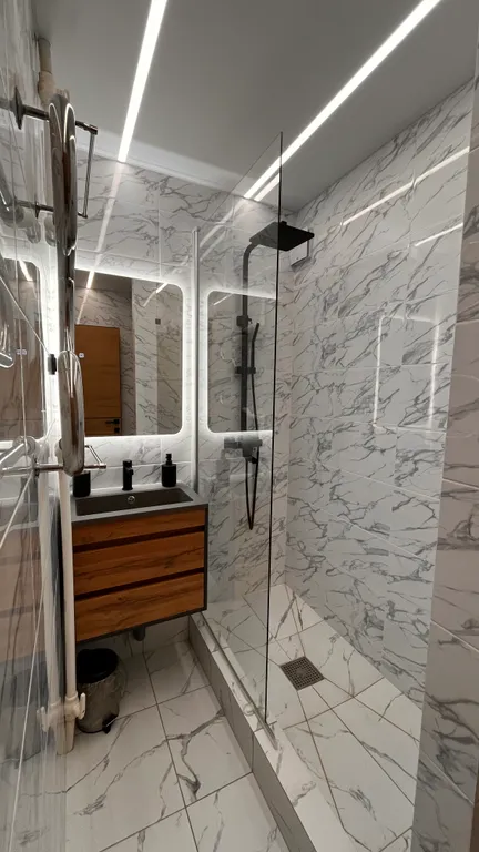 Квартира с потрясающим видом на город, горы и озеро