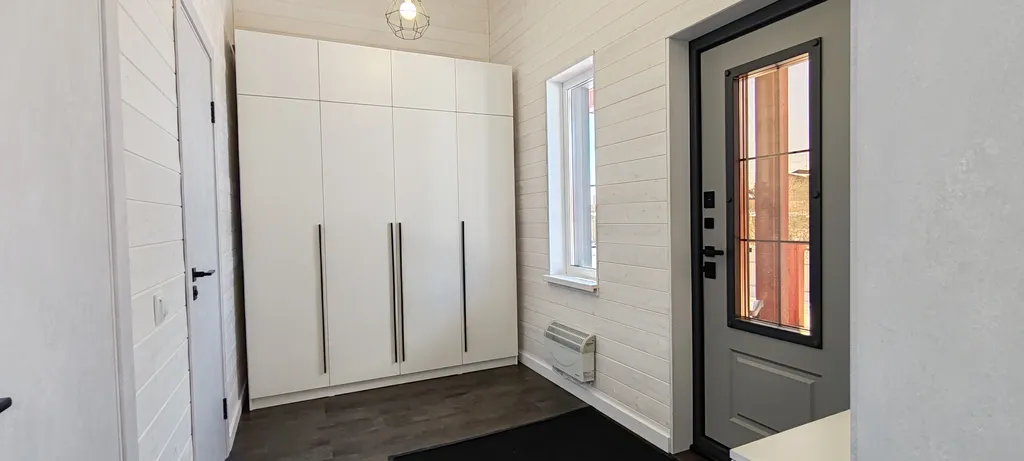 Дом рядом с озером