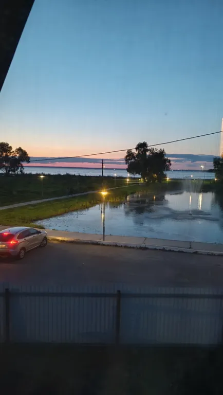 Дом с баней и панорамными окнами на первой линии