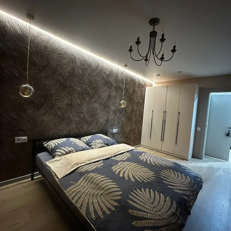 Трёхкомнатая квартира в центре города в пешей доступности к Заливу