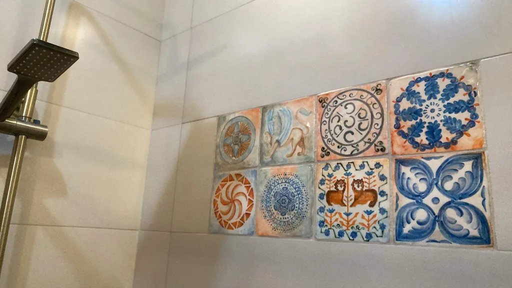 Апартаменты с двумя спальнями с историческим интерьером центр Тбилиси