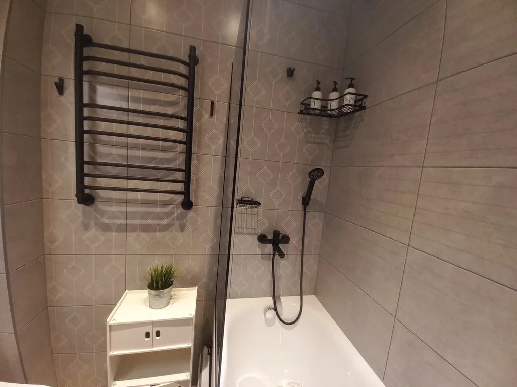 Уютная квартира с новым ремонтом в центре поселка