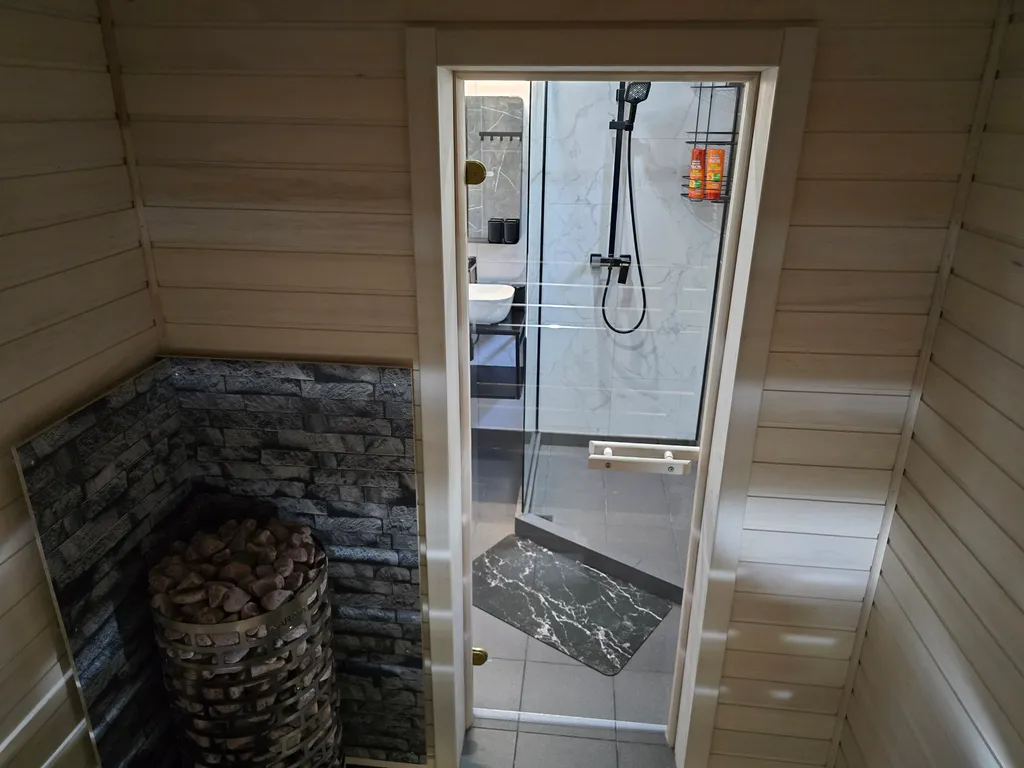 Двухэтажный дом с жаркой сауной у Ладожского озера