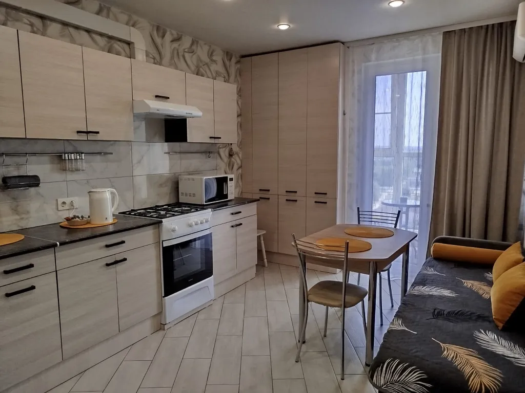 Современная двухкомнатная квартира с панорамным балконом