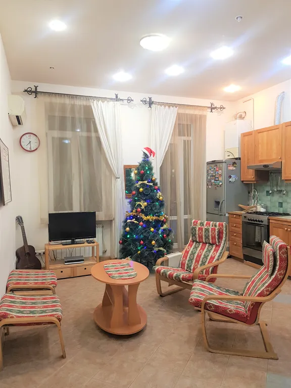 Квартира с балконом у площади Республики и экскурсии с Рубеном