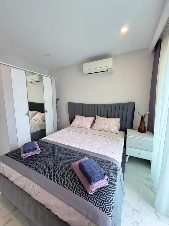 Уютная квартира с видом на горы, пляж Клеопатра