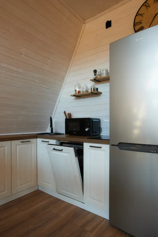 Большой дом для отдыха на берегу реки Кола