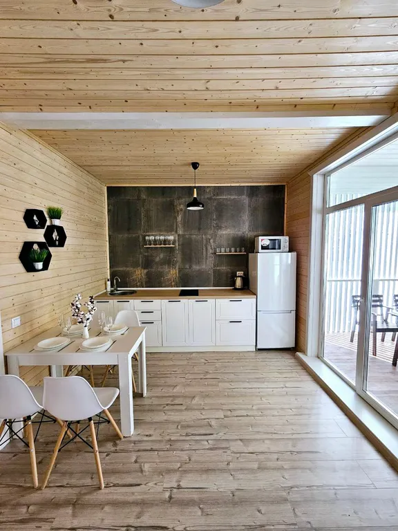 Дом с большой террасой, банным чаном и баней на дровах в окружении леса