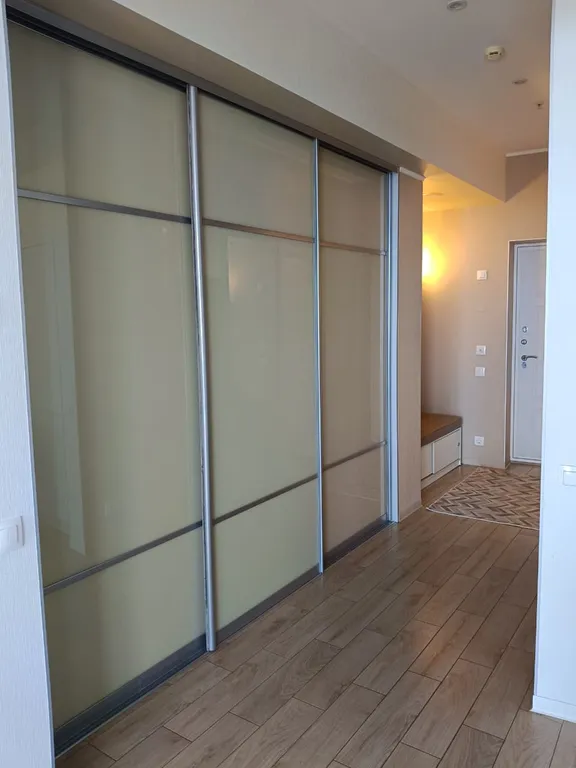 Светлая студия с видом на море