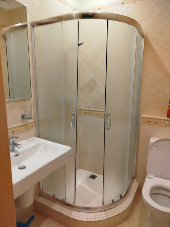 Огромная квартира с бассейном и видом на море