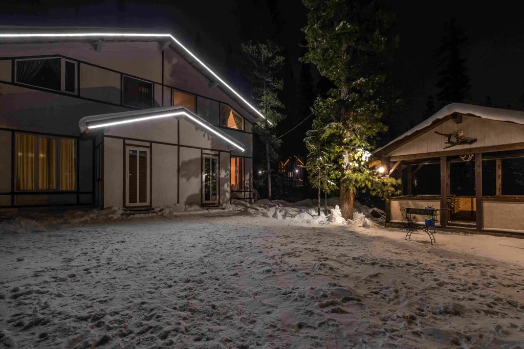 Коттедж Гостевой двор Дом в кедрах — Шерегеш