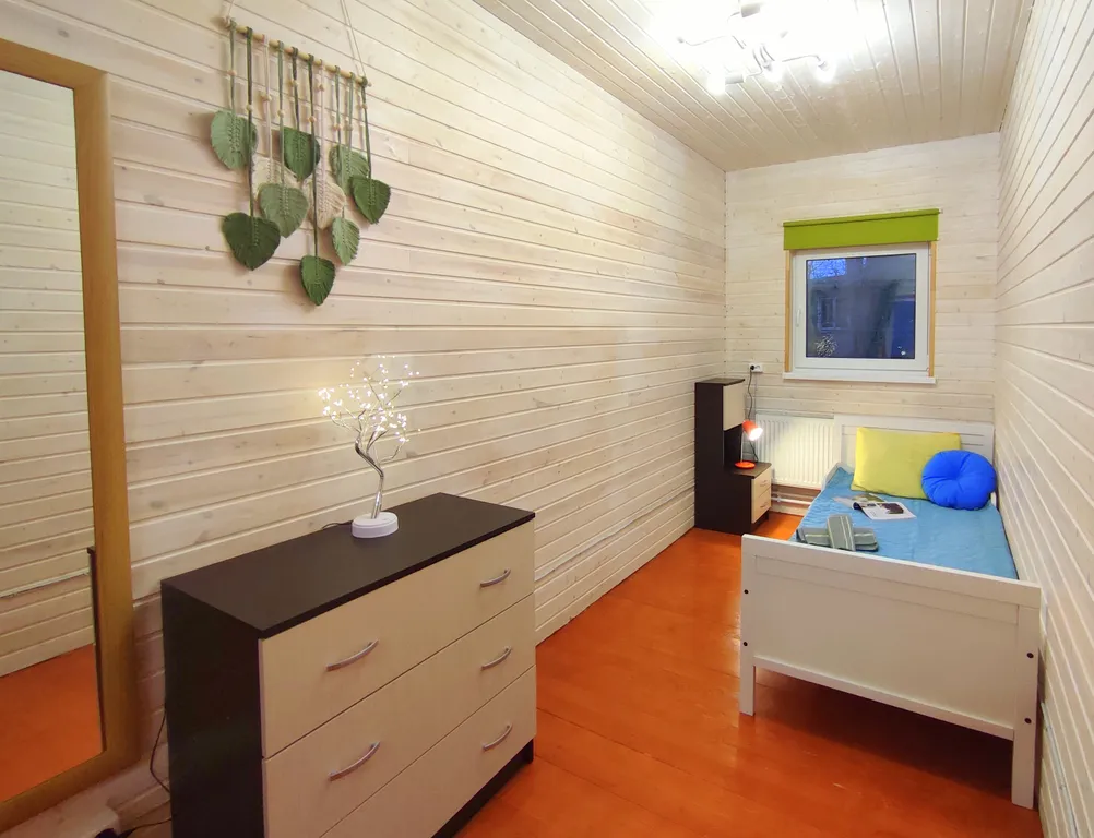 Просторный коттедж у озера с шикарным видом для большой компании