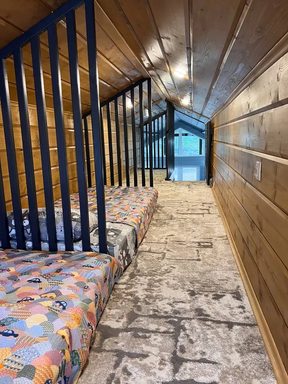 Уютный дом на краю леса