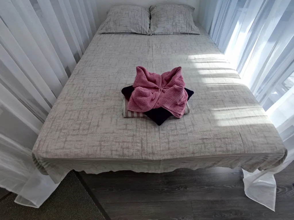 Квартира с балдахином, балконом с лаундж зоной для чая и кофе