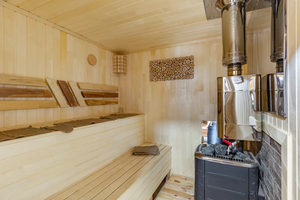 Частный дом с баней на дровах