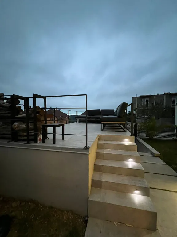 Дом- коттедж  с шикарным дизайнерским ремонтом