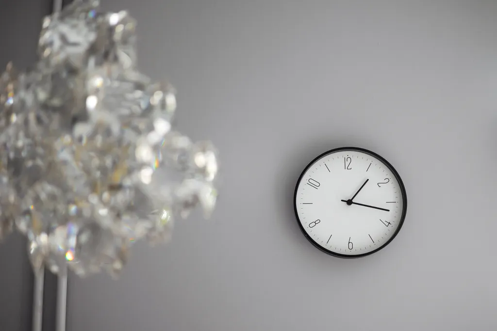 Яркая сталинка с балконом и видом на бульвар