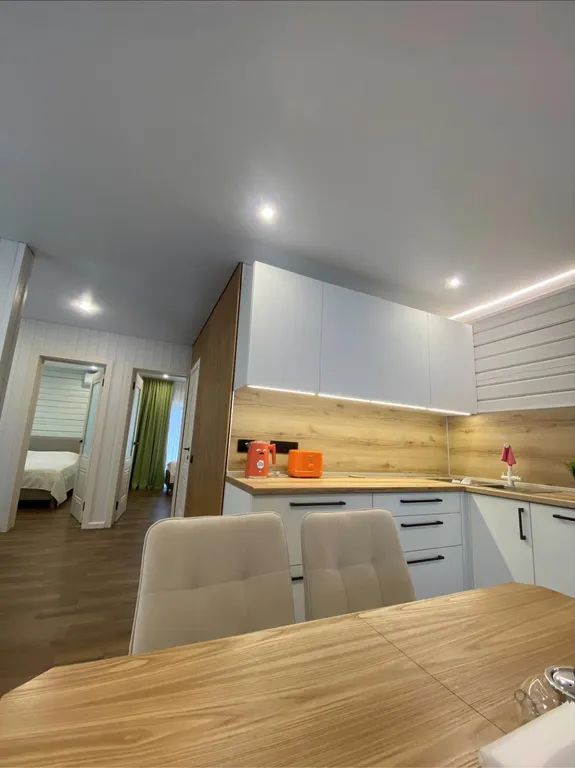 Коттедж Дом с видом на озеро и фруктовый сад — Луга